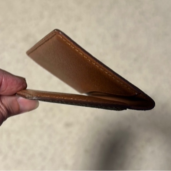 Very Good Condition Louis Vuitton Monogram Card Case - Picture 8 of 9